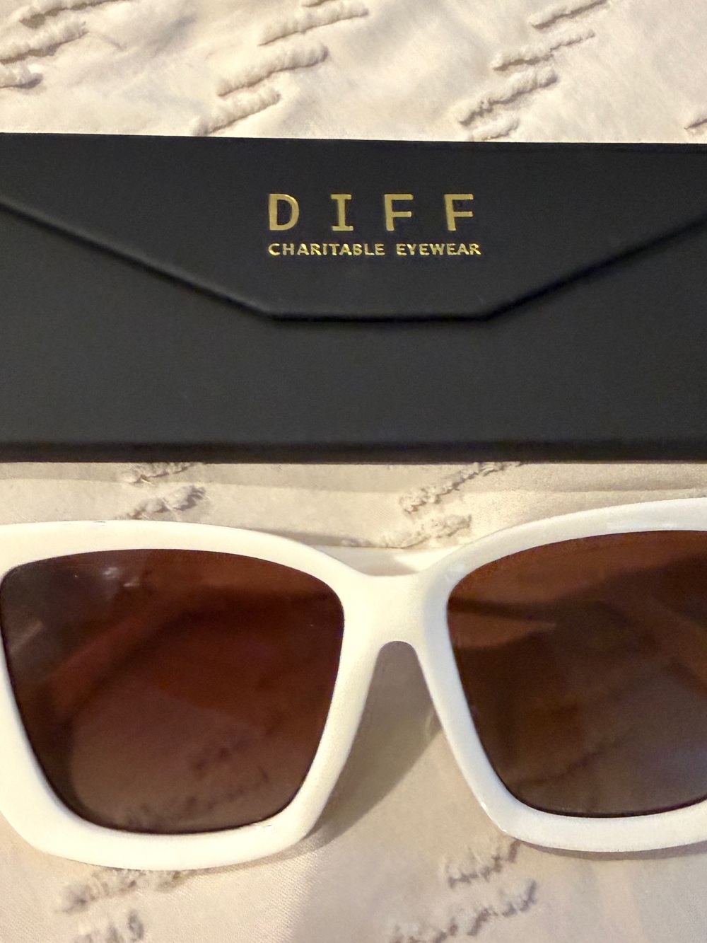 Diff Eyewear White Frame Sunglasses with Brown Lenses - Women's Fashion